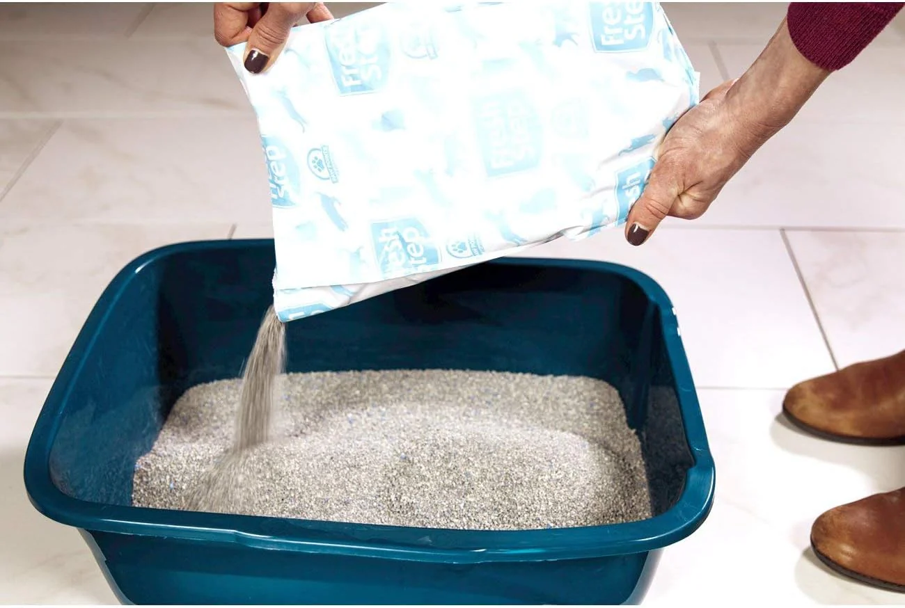 Fresh Step Extreme Mountain Spring Scented Clumping Cat Litter with Febreze Freshness, 42 lbs. - Image 8