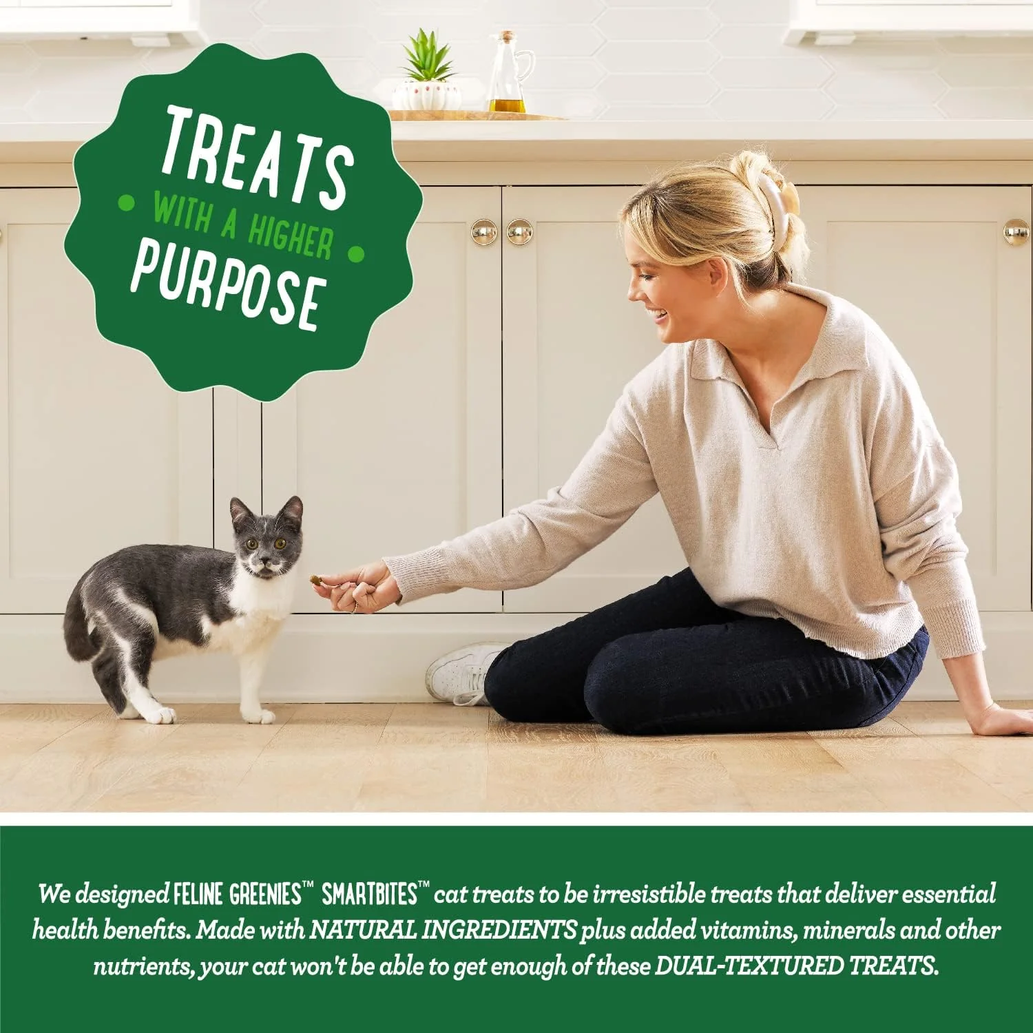 Greenies Feline Smartbites Skin & Fur Crunchy and Soft Natural Cat Treats, Salmon Flavor - Image 5